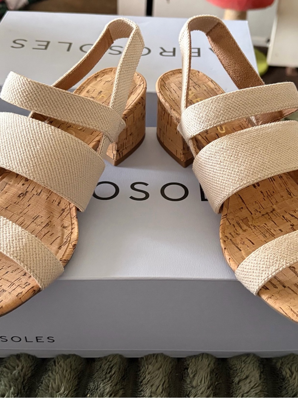 AEROSOLES Neutral Beige Cork Block Heel Wedge Sandals size 9
